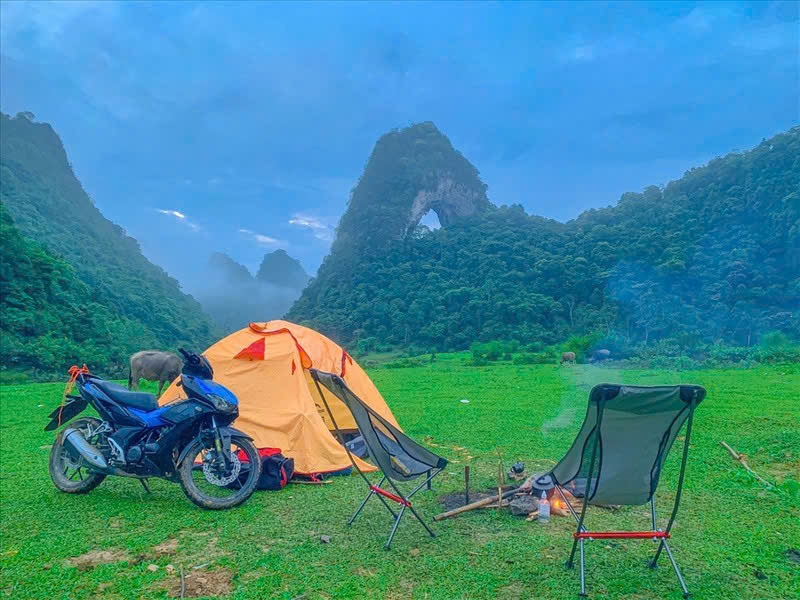 Núi mắt thần điểm camping tuyệt vời (Ảnh St)