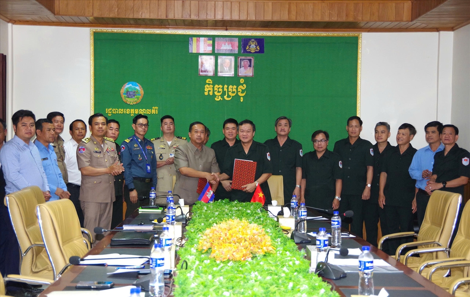 Hai Ban chuyên trách ký kết các nội dung tại hội đàm