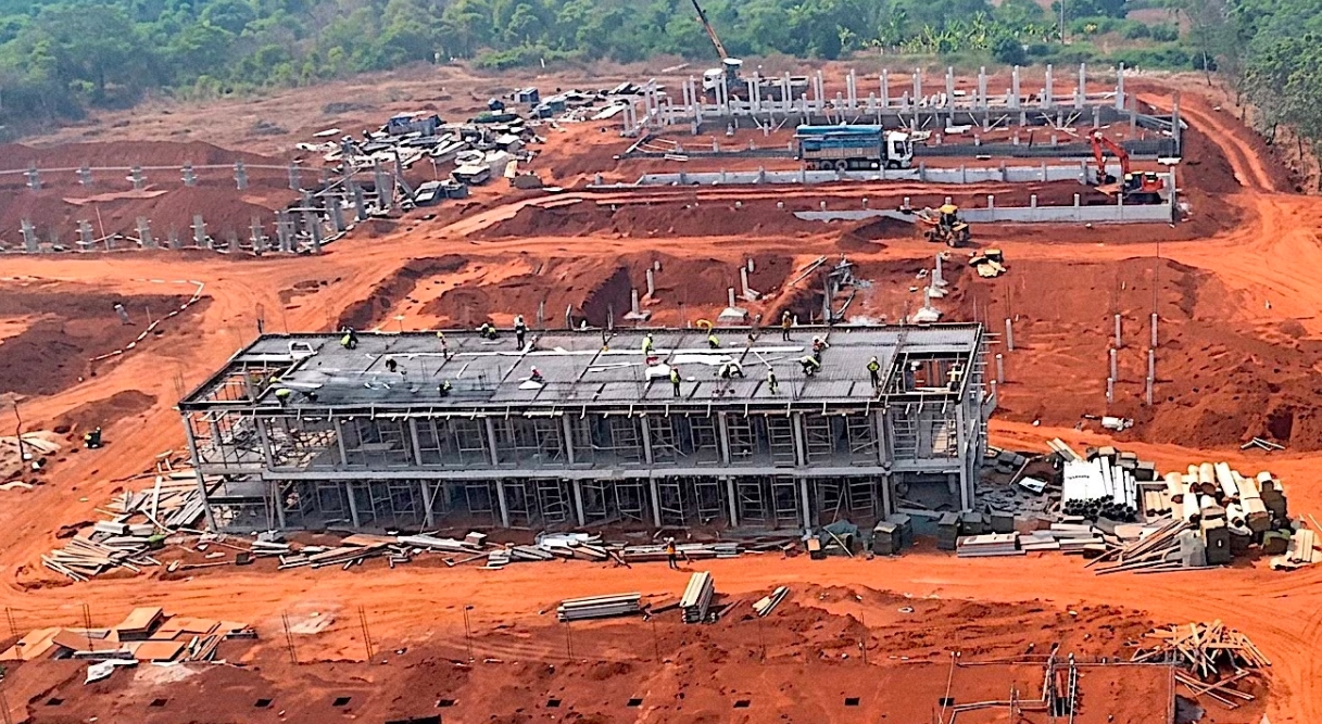 Điểm Trường Phổ thông nội trú liên cấp Tiểu học và THCS xã Ia Dom đang được các đơn vị tập trung đẩy nhanh tiến độ để kịp hoàn thành kế hoạch đề ra