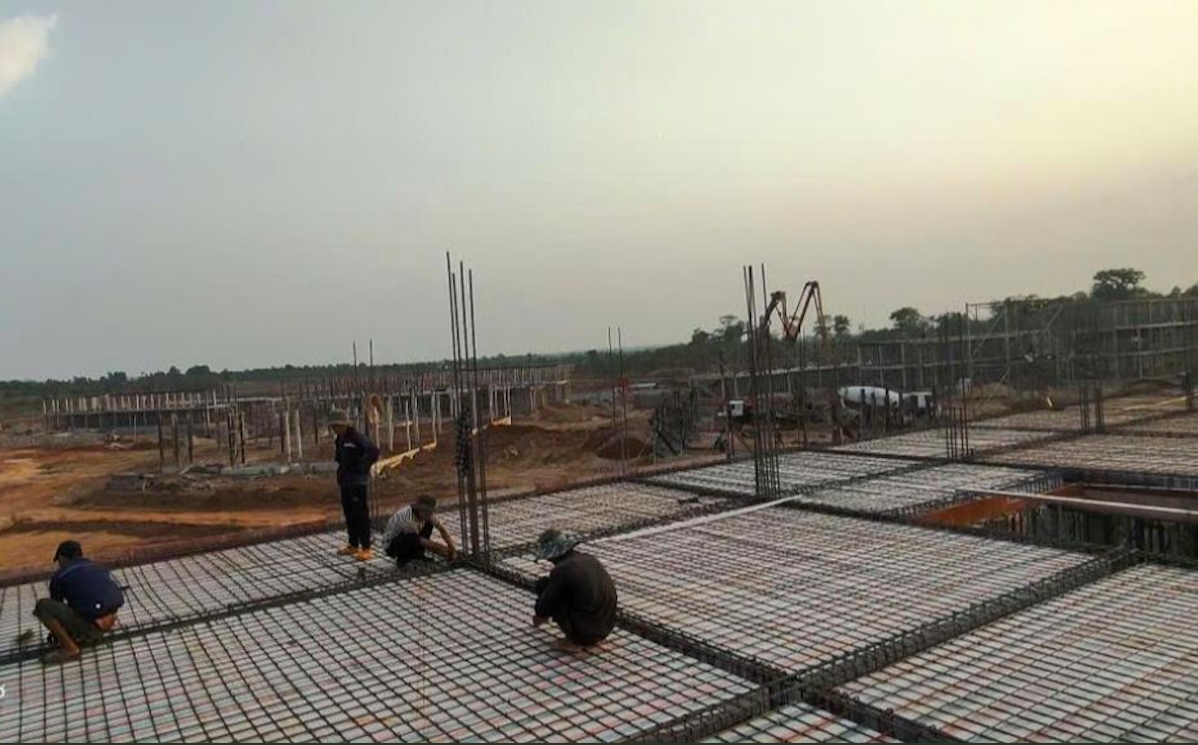 Không chỉ thiếu nhân lực, dự án xây dựng các trường phổ thông nội trú liên cấp Tiểu học và THCS còn đối mặt với nhiều khó khăn khách quan, đặc biệt là biến động giá và thiếu hụt vật liệu xây dựng. 