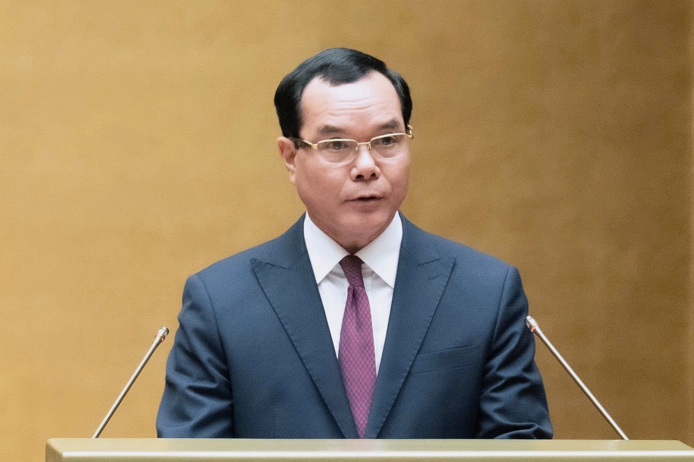 Bộ trưởng Dân tộc và Tôn giáo Nguyễn Đình Khang trình bày báo cáo giải trình, tiếp thu trước khi Quốc hội thông qua dự thảo luật. Ảnh: QH