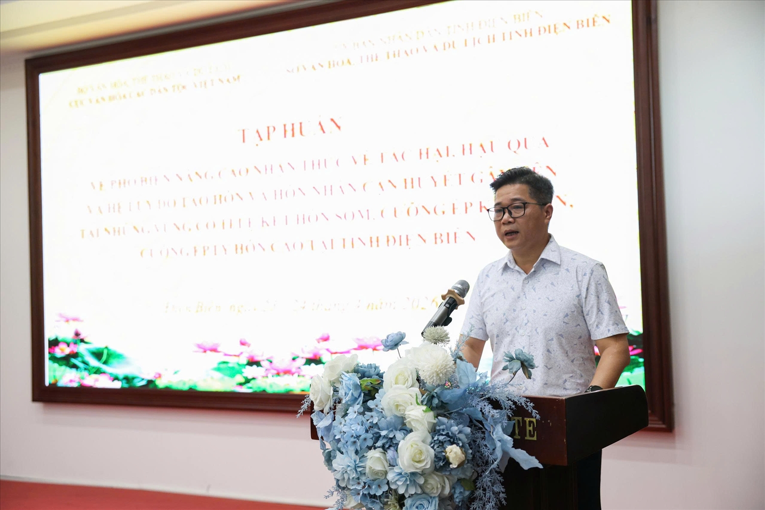 Ông Trần Mạnh Hùng - Phó Cục trưởng, Cục Văn hoá các dân tộc Việt Nam phát biểu tại lớp tập huấn