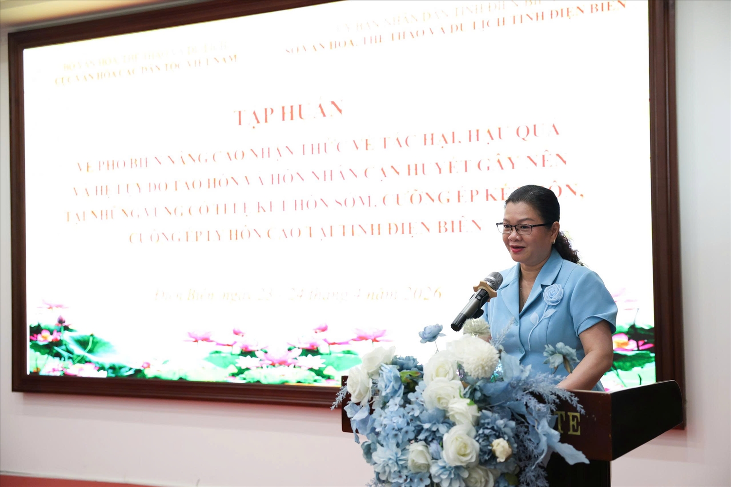 Bà Nguyễn Thị Thanh Chuyên, Phó Giám đốc Sở VHTTDL tỉnh Điện Biên phát biểu tại lớp tập huấn