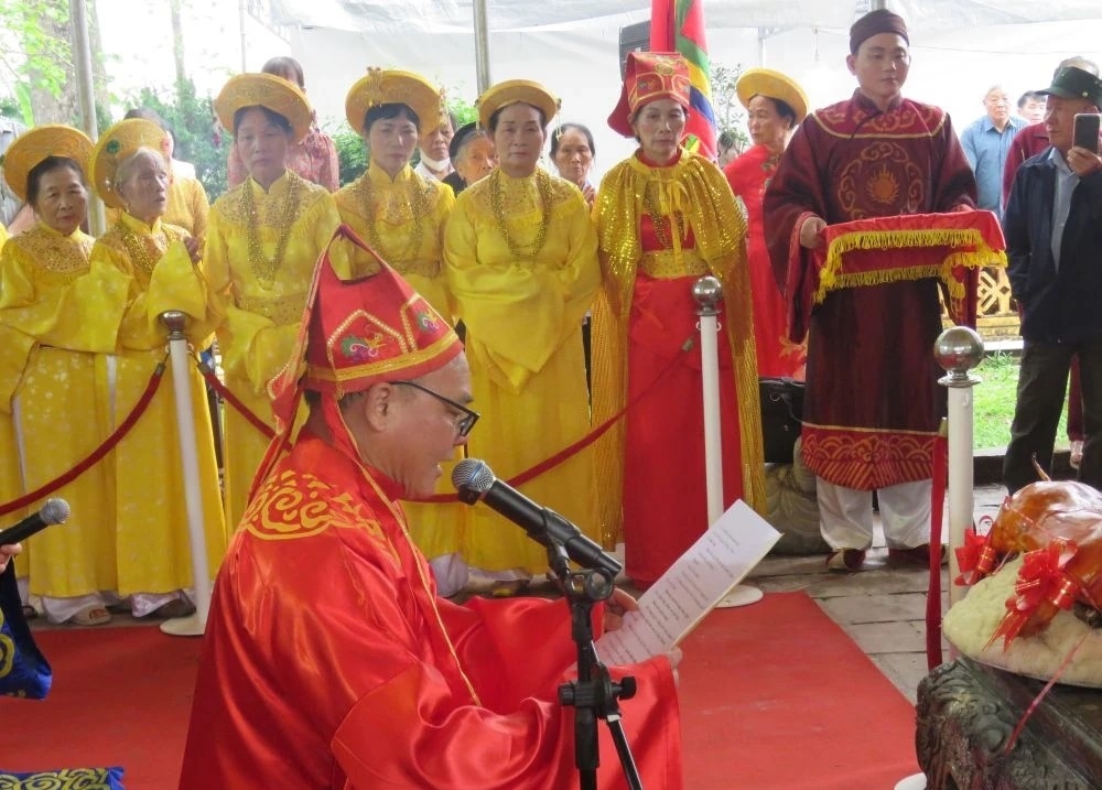 Nghi thức trình tấu chúc văn tri ân, tưởng nhớ Anh hùng dân tộc Lê Hoàn - Lê Đại Hành hoàng đế cùng các bậc tiền nhân có công trong sự nghiệp xây dựng và bảo vệ Tổ quốc.