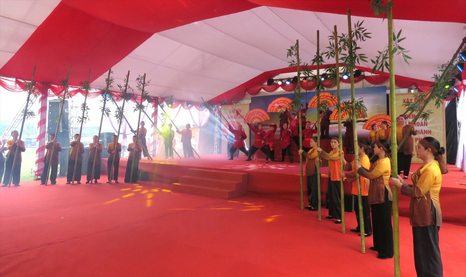 Điểm nhấn là chương trình nghệ thuật Lê Đại Hành Hoàng đế - Chiến công ghi mãi ngàn năm, tái hiện cuộc đời và sự nghiệp của vị anh hùng dân tộc gắn với công cuộc giữ nước và dựng nước