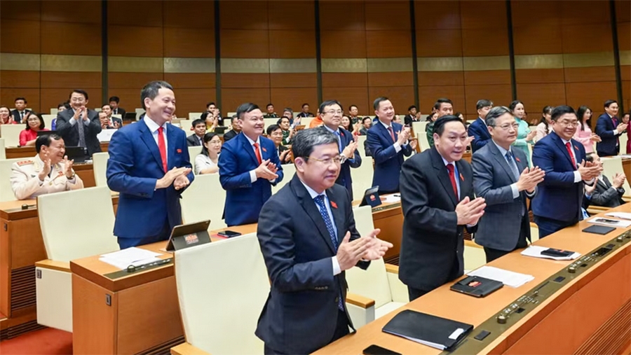 Các đại biểu Quốc hội Đoàn Đồng Nai dự phiên họp sáng 24/4. (Ảnh: Duy Linh) 