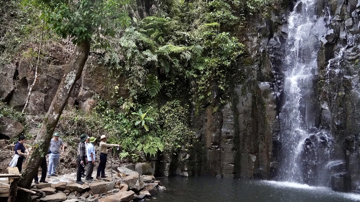 Thác Sơ Roách là điểm đến thú vị khi du khách trải nghiệm tại Làng du lịch cộng đồng Kon Plông