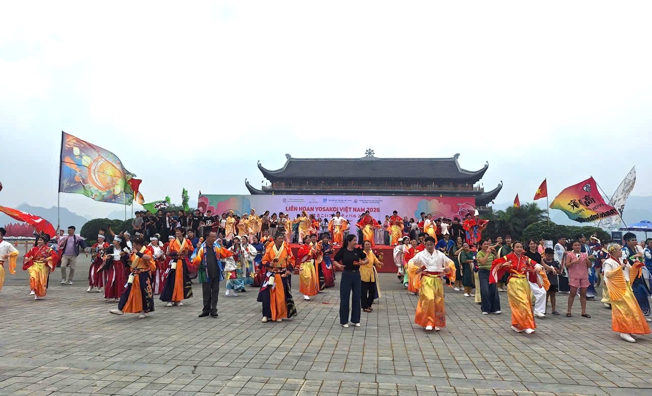 Không khí sôi động tại chương trình biểu diễn và diễu hành Yosakoi.