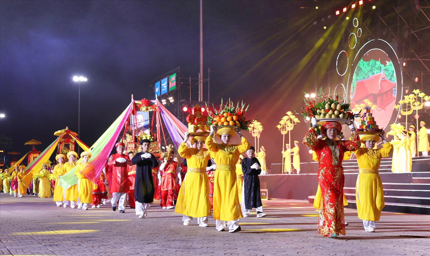 Tái hiện Lễ rước tại Lễ hội Đền Mai Bảng - Di sản văn hóa phi vật thể Quốc gia - Ảnh: DH