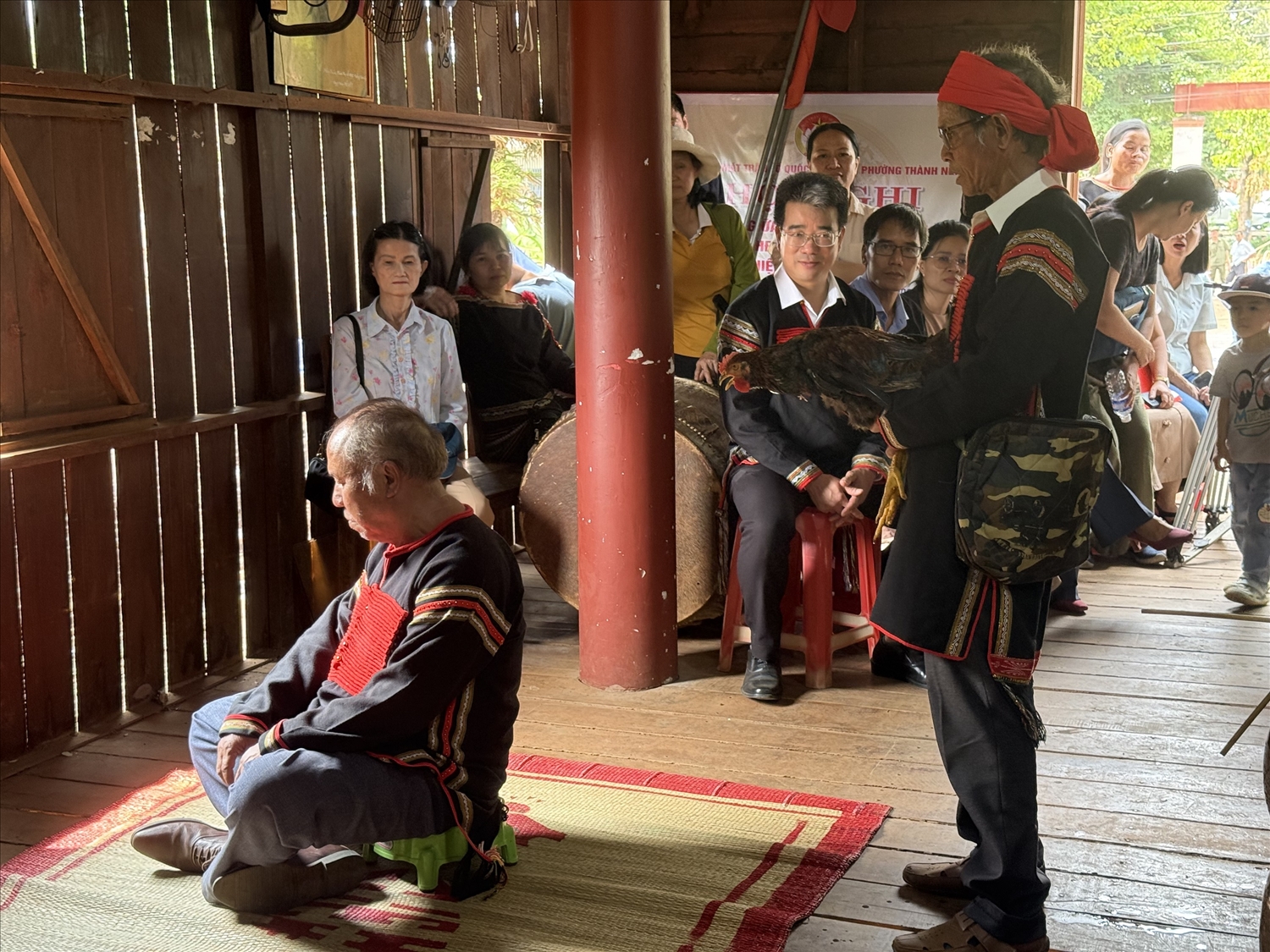 Em kg tin: Lễ cúng cầu mưa của người Ê Đê giữa lòng phố thị 10