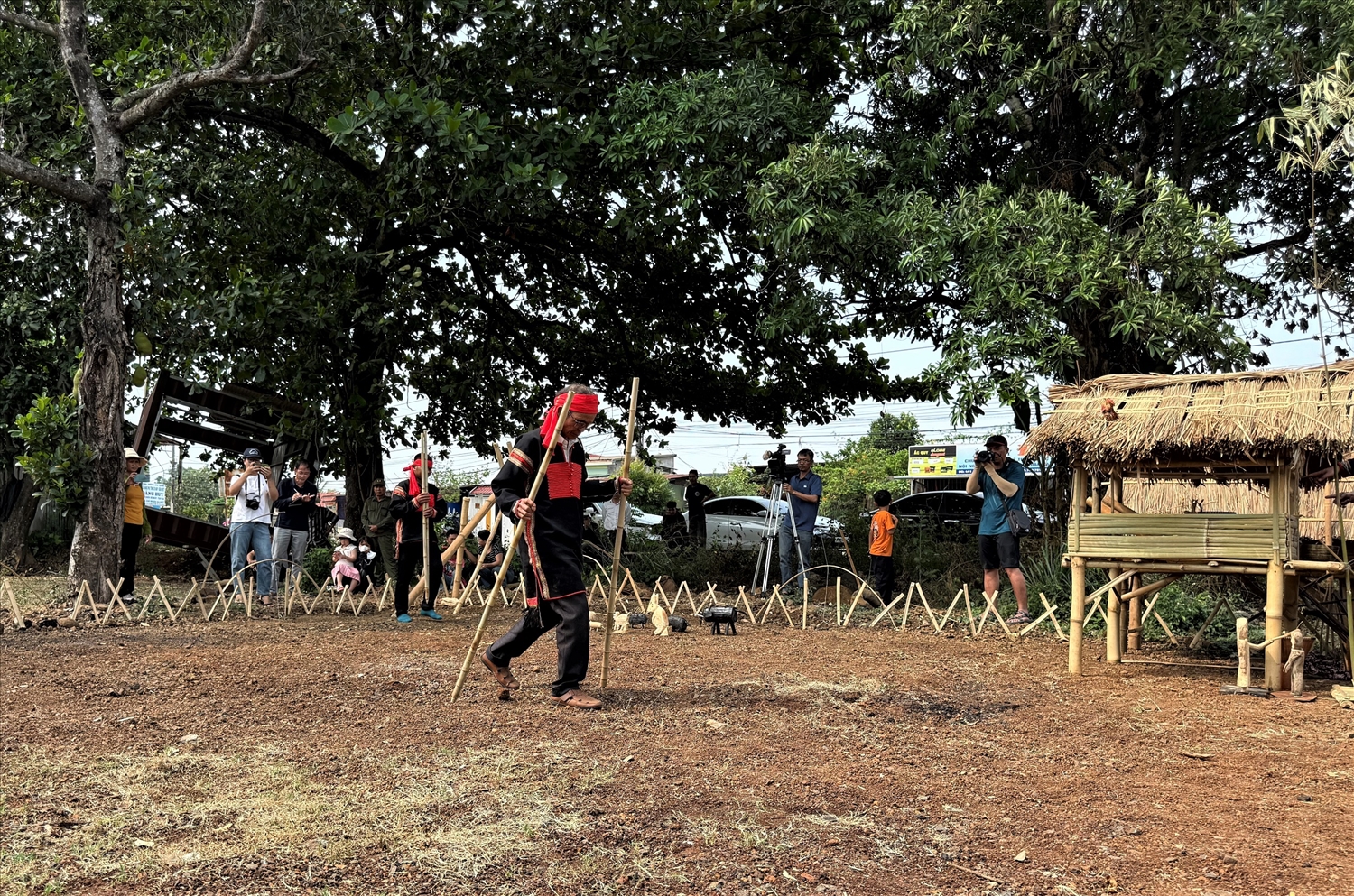 Em kg tin: Lễ cúng cầu mưa của người Ê Đê giữa lòng phố thị 7