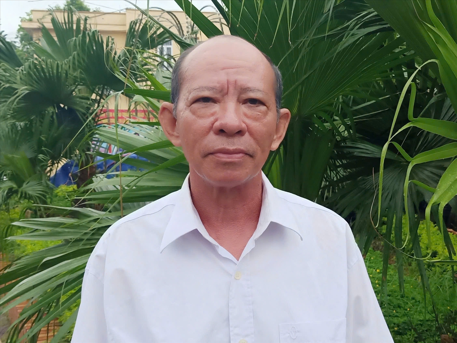 Dù đã ngoài 70 tuổi nhưng khi chia sẻ về vai trò Người có uy tín của mình, ánh mắt ông Hoàng Mít vẫn sáng lên đầy sự tận tâm và trách nhiệm. (Ảnh: Mỹ Dung)