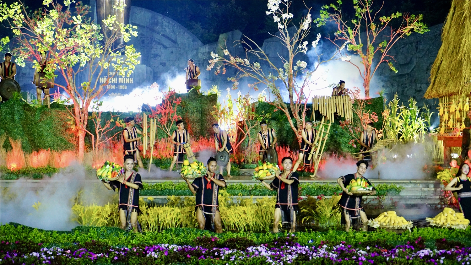 Màn trình diễn hòa tấu nhạc cụ dân tộc đặc sắc của đồng bào Gia Rai