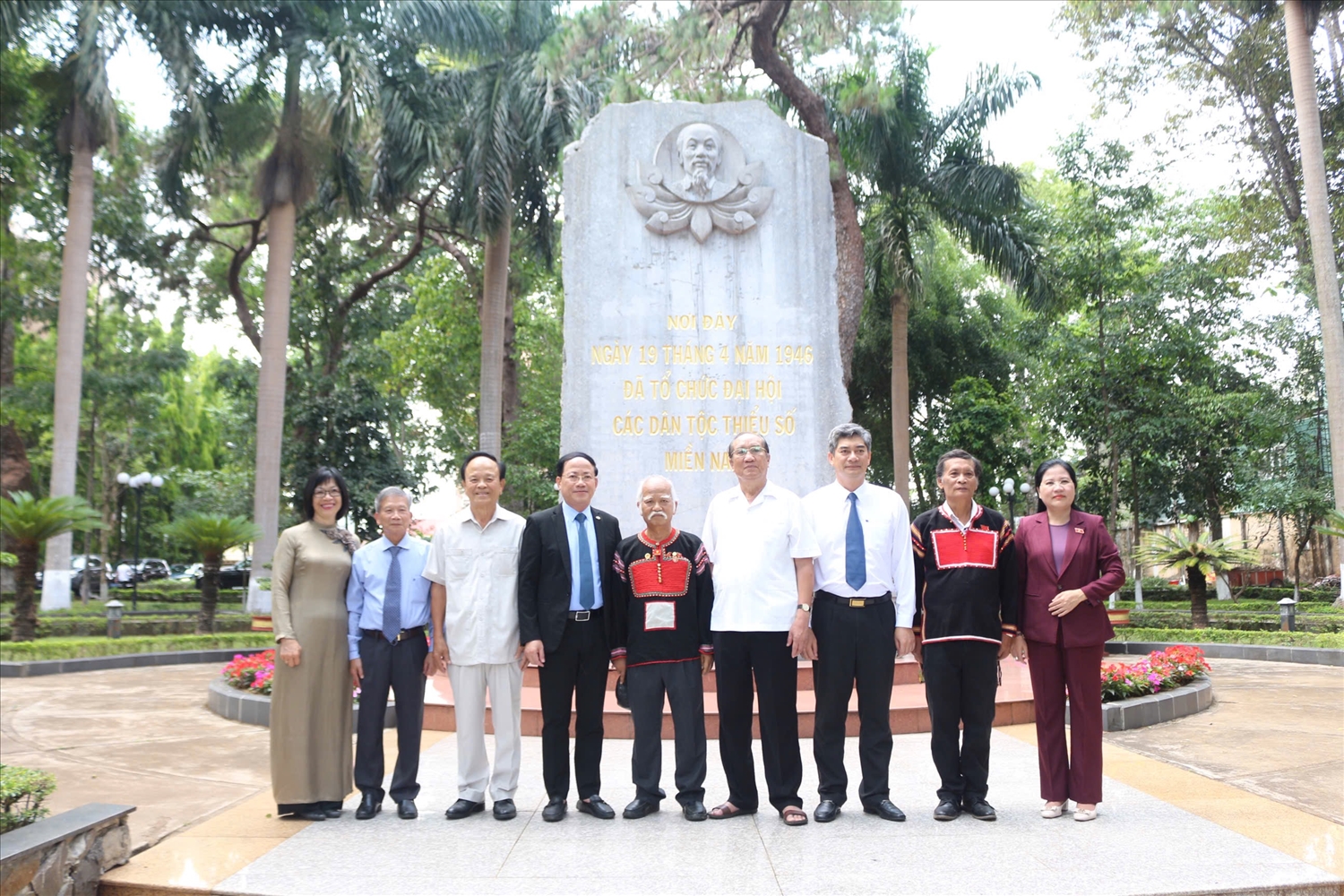 Lãnh đạo Trung ương, địa phương tham quan di tích điểm đón thư Bác Hồ gửi thư cho Đại hội các DTT miền Nam tại Pleiku năm 1946 