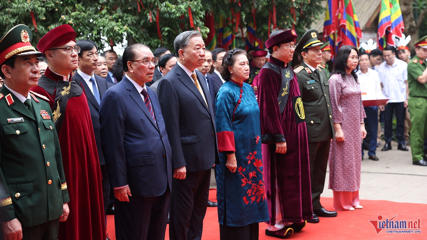 Tổng Bí thư, Chủ tịch nước Tô Lâm cùng các đại biểu dâng hương tại Đền Thượng