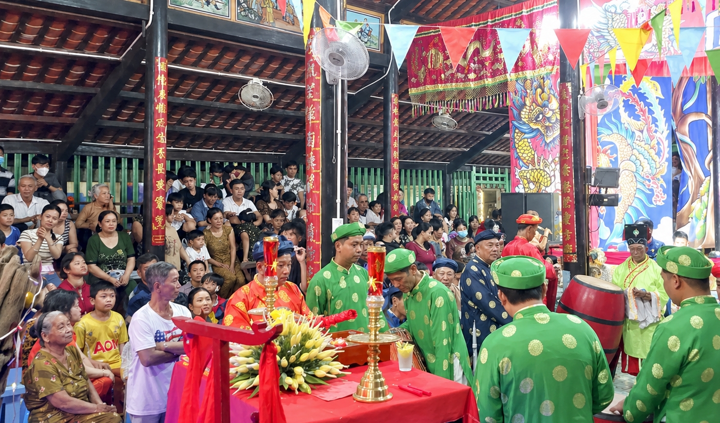 Đông đảo người dân đến dự Lễ Kỳ yên hạ điền và cúng Giỗ Tổ Hùng Vương