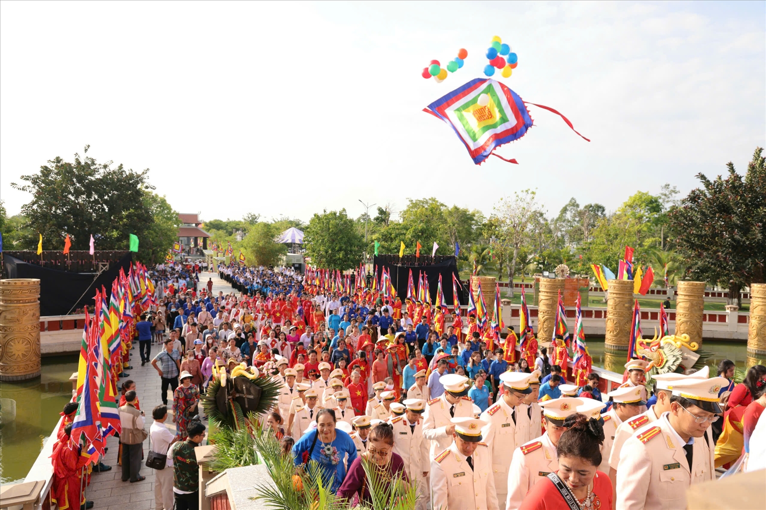 Được biết, ngày 10/3 Âm lịch hằng năm, Đảng bộ, chính quyền và Nhân dân TP. Cần Thơ đều trang nghiêm tổ chức Lễ dâng hương tại Đền thờ Vua Hùng của thành phố, qua đó tưởng nhớ, tri ân công ơn của các Vua Hùng và những bậc tiền nhân đã đặt nền móng cho dân tộc Việt Nam, đất nước Việt Nam. 