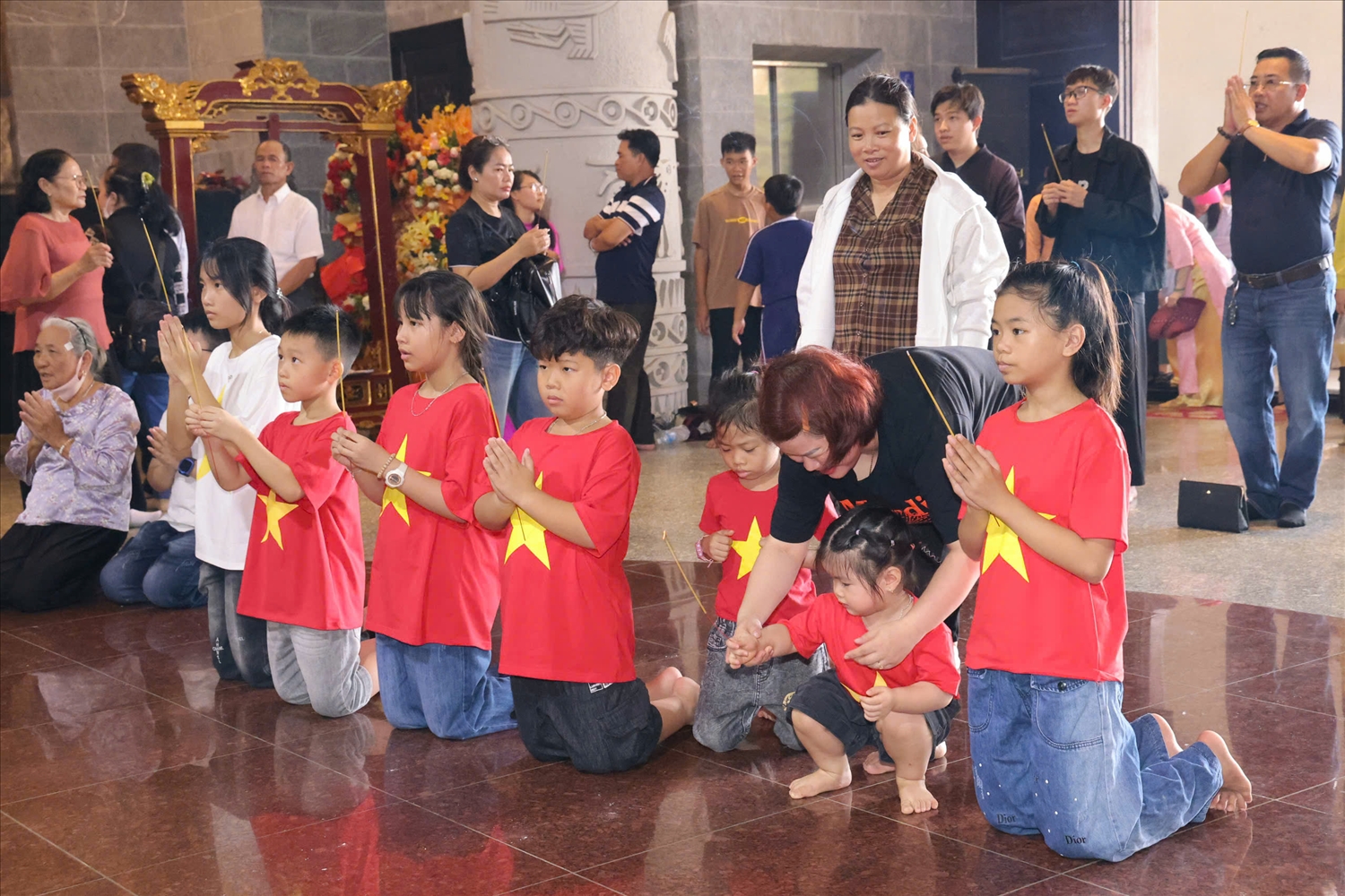 Đây cũng là dịp giáo dục truyền thống yêu nước, tinh thần đoàn kết tới thế hệ trẻ.