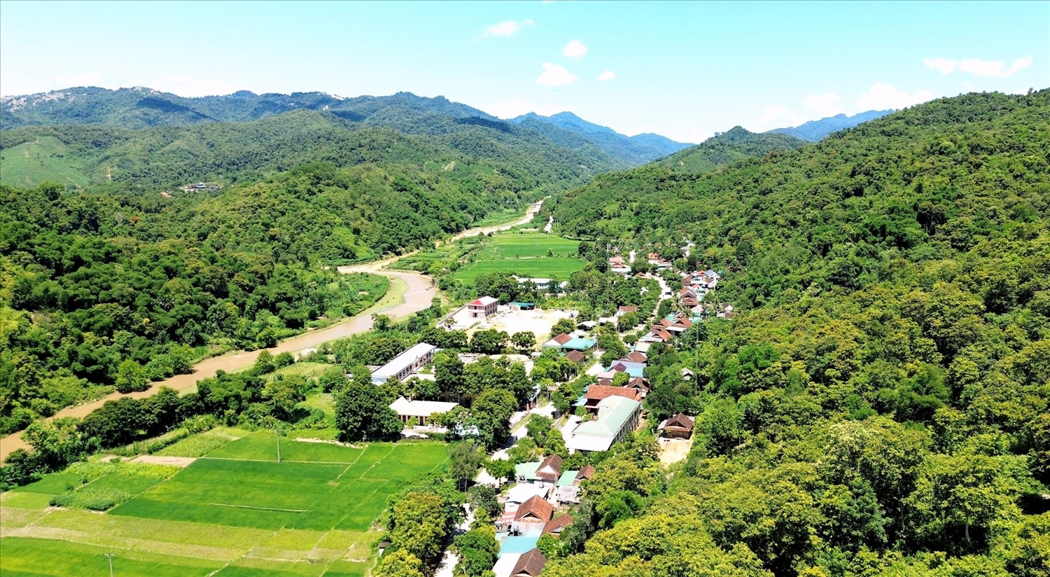 Độ che phủ rừng ở Nghệ An nằm ở tốp đầu cả nước - Trong ảnh: Núi rừng xã Yên Hòa