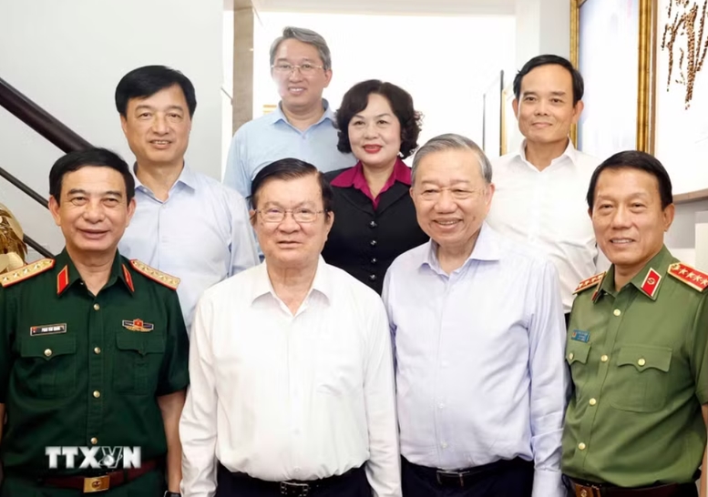 Tổng Bí thư, Chủ tịch nước Tô Lâm cùng Đoàn công tác Trung ương đến thăm nguyên Chủ tịch nước Trương Tấn Sang - Ảnh: TTXVN