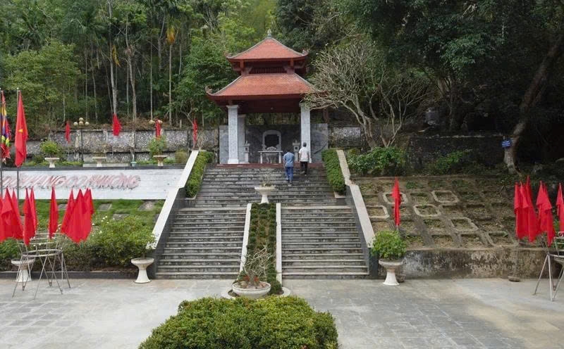 Khu di tích lịch sử quốc gia Hang Co Phương - địa chỉ đỏ giáo dục truyền thống cách mạng cho thế hệ trẻ.