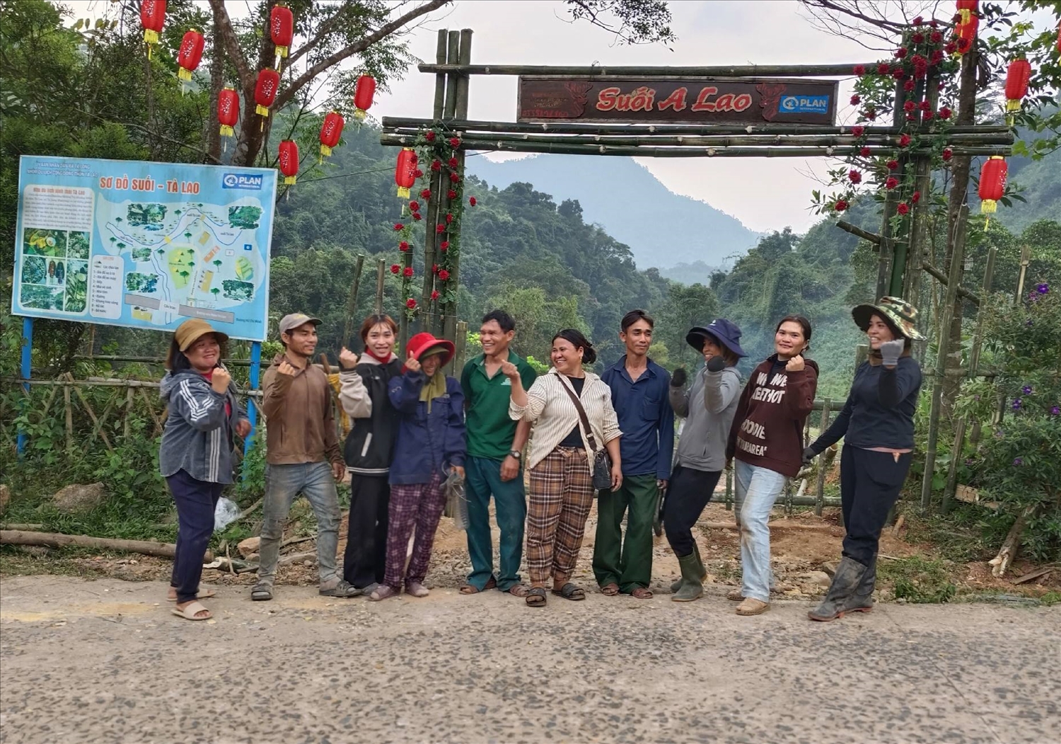 Tổ hợp tác Du lịch cộng đồng suối A Lao đã tạo việc làm ổn định cho 20 phụ nữ với thu nhập ổn định từ 7 - 10 triệu đồng/tháng/người.