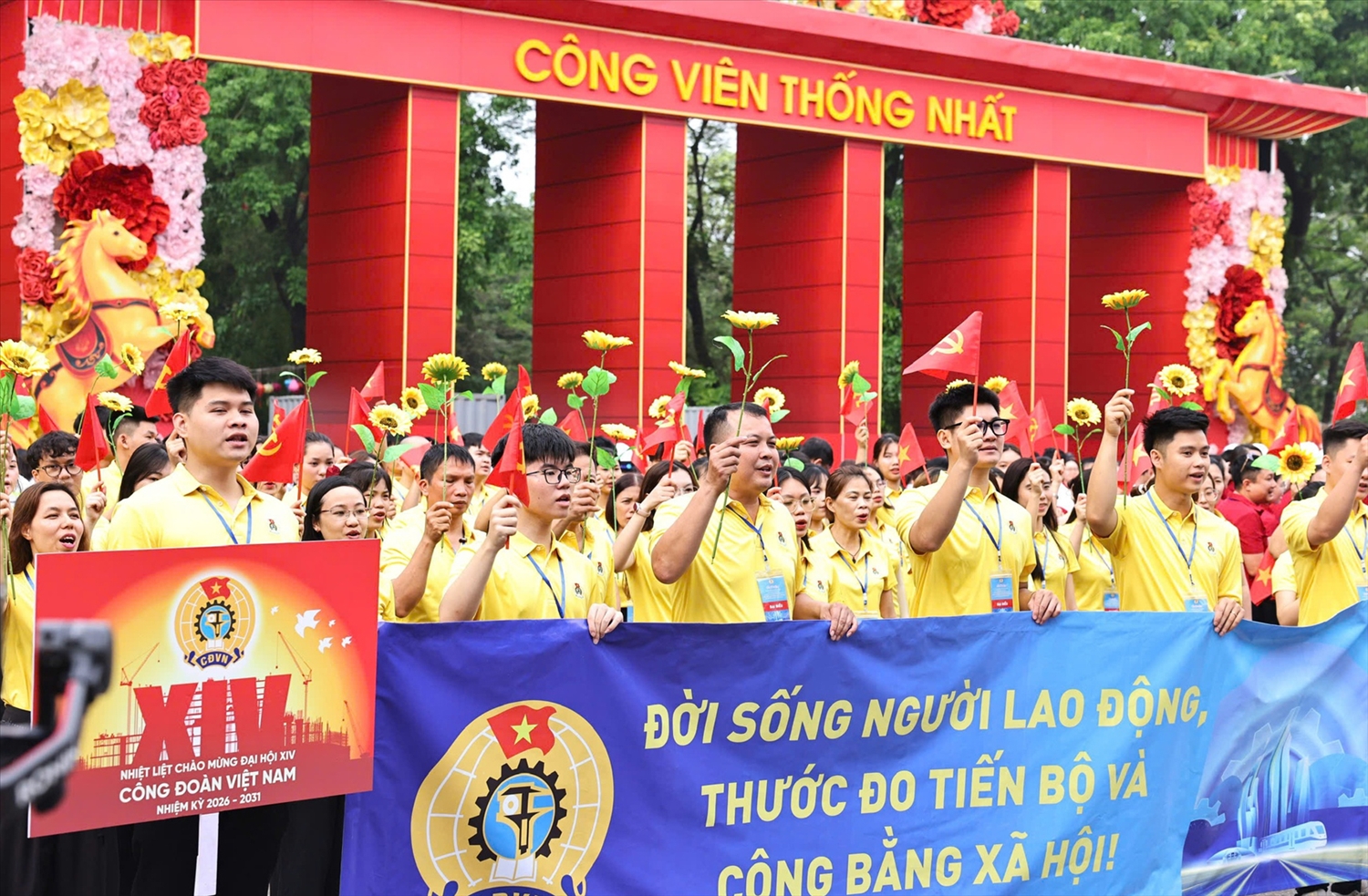 Lực lượng Công nhân, Lao động tham gia Lễ diễu hành chào mừng ngày Quốc tế Lao động - Ảnh: VGP/Thu Cúc