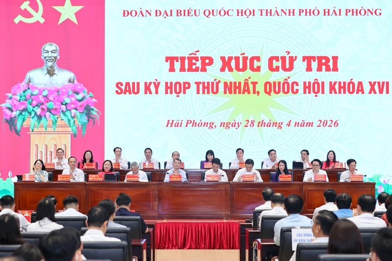 Thủ tướng Chính phủ Lê Minh Hưng cùng các đại biểu Quốc hội thành phố Hải Phòng tham dự Hội nghị tiếp xúc cử tri sau Kỳ họp thứ Nhất Quốc hội khóa XVI - Ảnh: VGP/Nhật Bắc