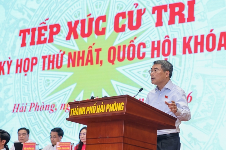 Thủ tướng Lê Minh Hưng báo cáo với cử tri một số nét lớn về tình hình của đất nước - Ảnh: VGP/Nhật Bắc