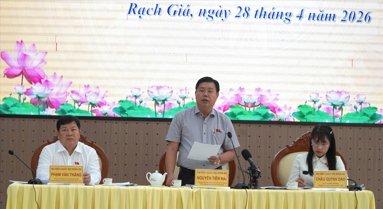 Ông Nguyễn Tiến Hải, Trưởng Đoàn đại biểu Quốc hội tỉnh An Giang phát biểu kết luận Hội nghị