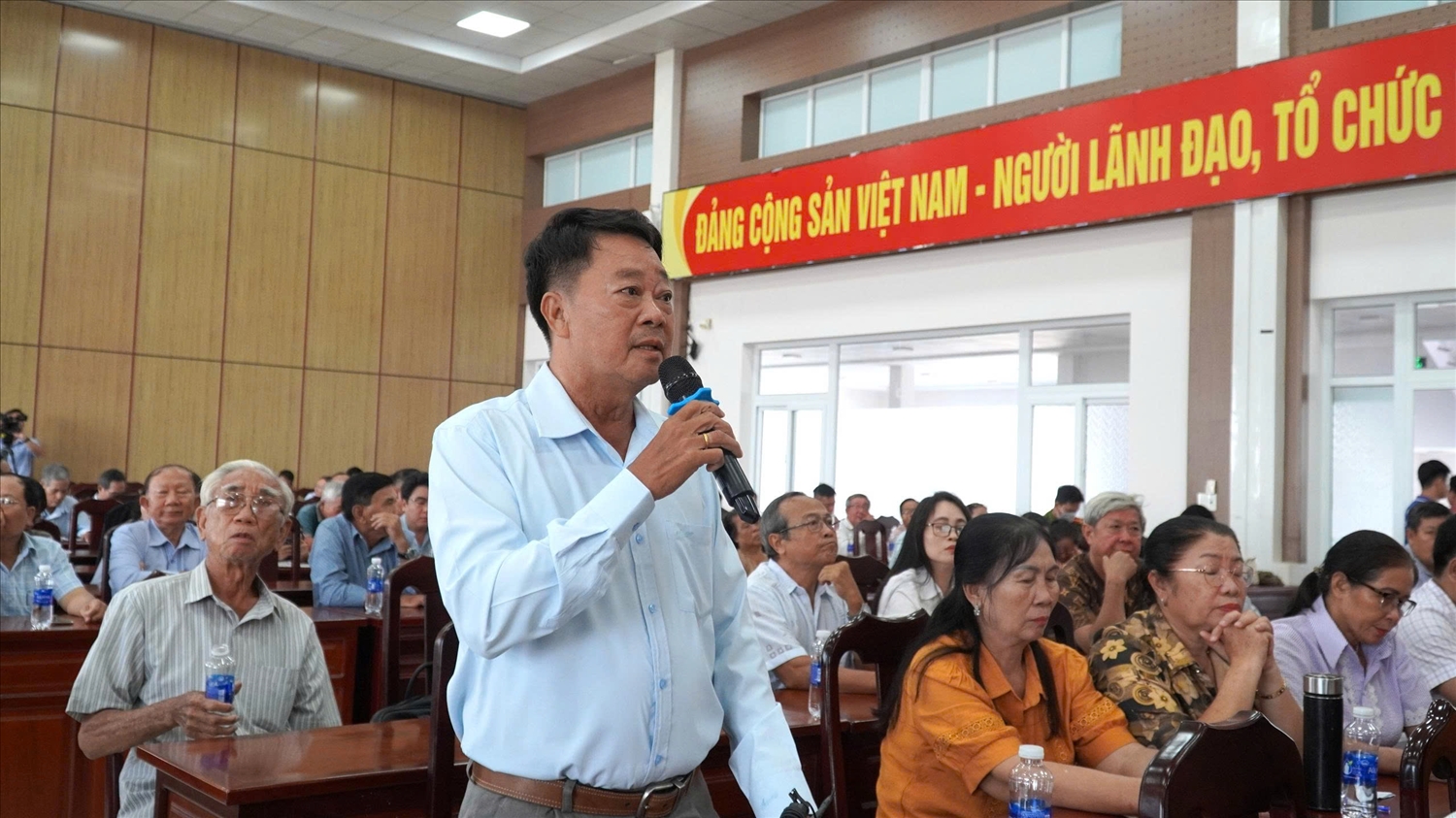 Cử tri Lưu Thành Nghĩa ( P. Rạch Giá – An Giang) phát biểu tại Hội nghị