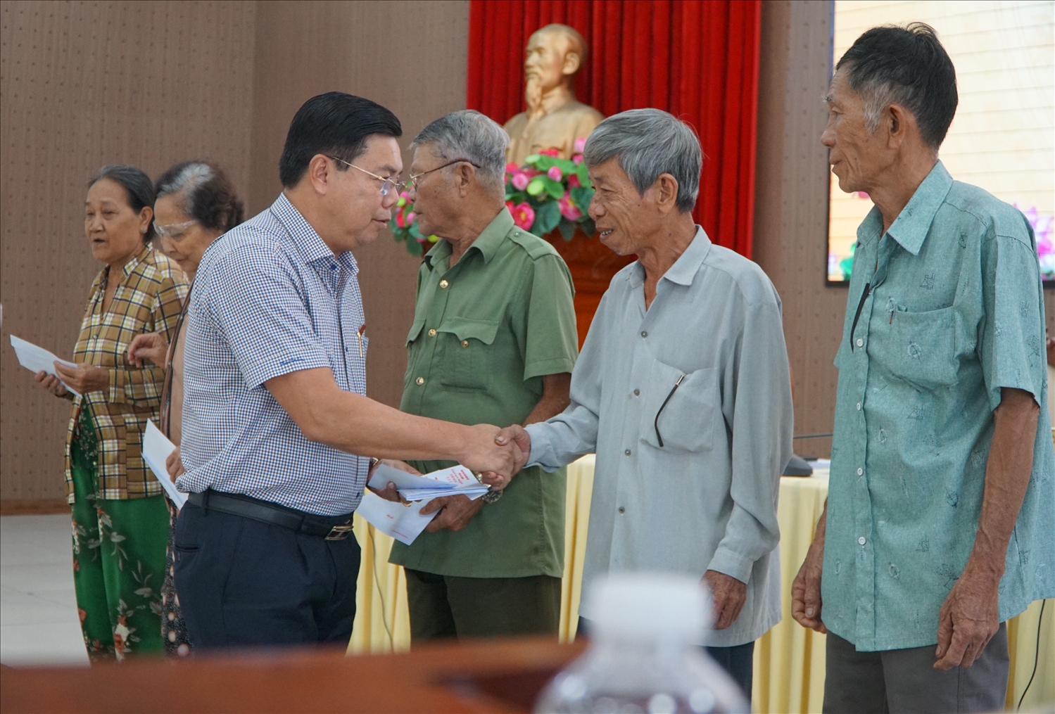 Trưởng Đoàn đại biểu Quốc hội tỉnh An Giang rất đồng tình với ý kiến của cử tri về xây dựng Trung tâm dưỡng lão ở phường đông dân cư nhất tỉnh 