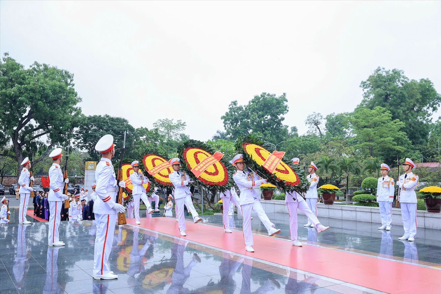 Lãnh đạo Đảng, Nhà nước vào Lăng viếng Chủ tịch Hồ Chí Minh nhân dịp 30/4 9