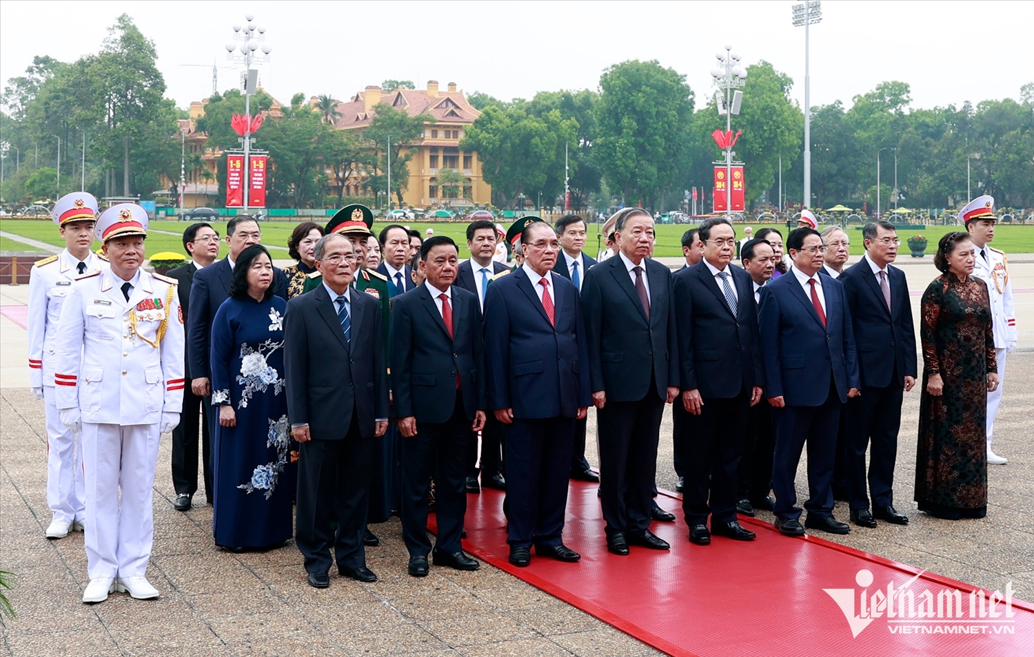 Lãnh đạo Đảng, Nhà nước vào Lăng viếng Chủ tịch Hồ Chí Minh nhân dịp 30/4 2