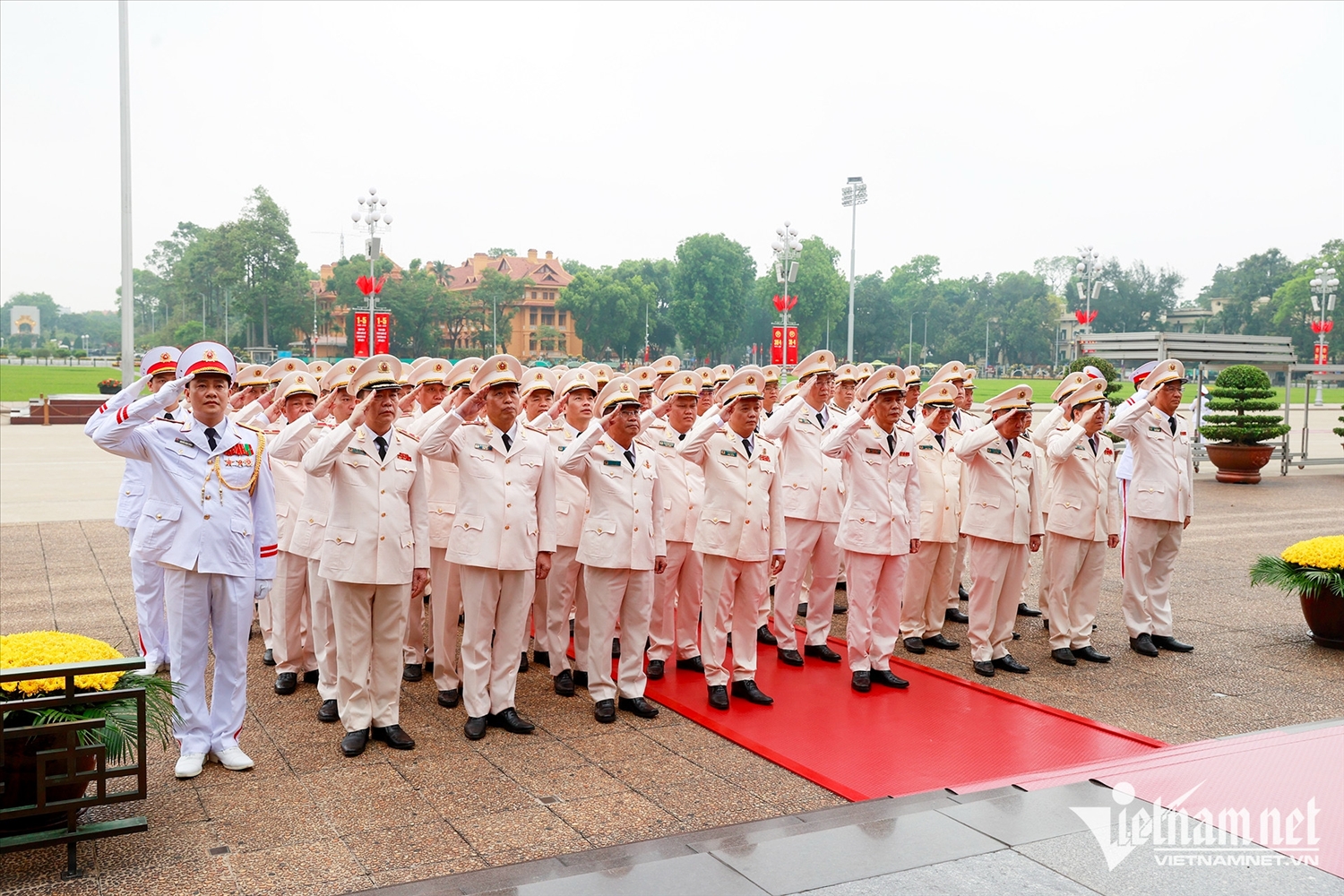 Đoàn đại biểu Đảng ủy Công an Trung ương, Bộ Công an tưởng niệm Chủ tịch Hồ Chí Minh
