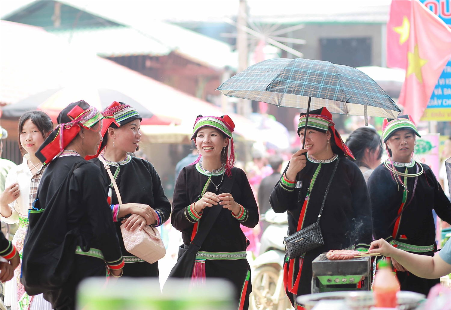 Đời sống vật chất và tinh thần của đồng bào các dân tộc tại tỉnh Tuyên Quang ngày càng được nâng lên rõ rệt