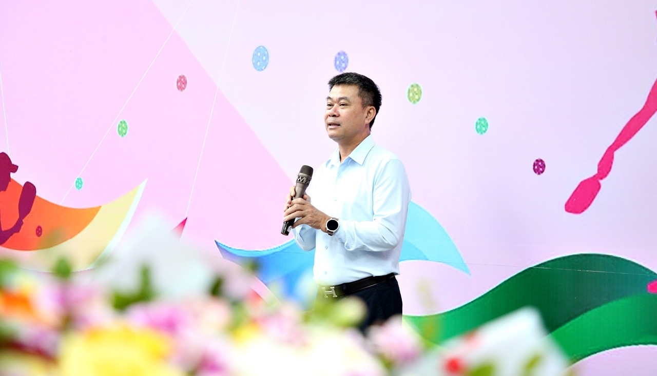 Ông Nguyễn Văn Bá - Tổng Biên tập Báo VietNamNet, Trưởng Ban tổ chức phát biểu tại lễ khai mạc. 