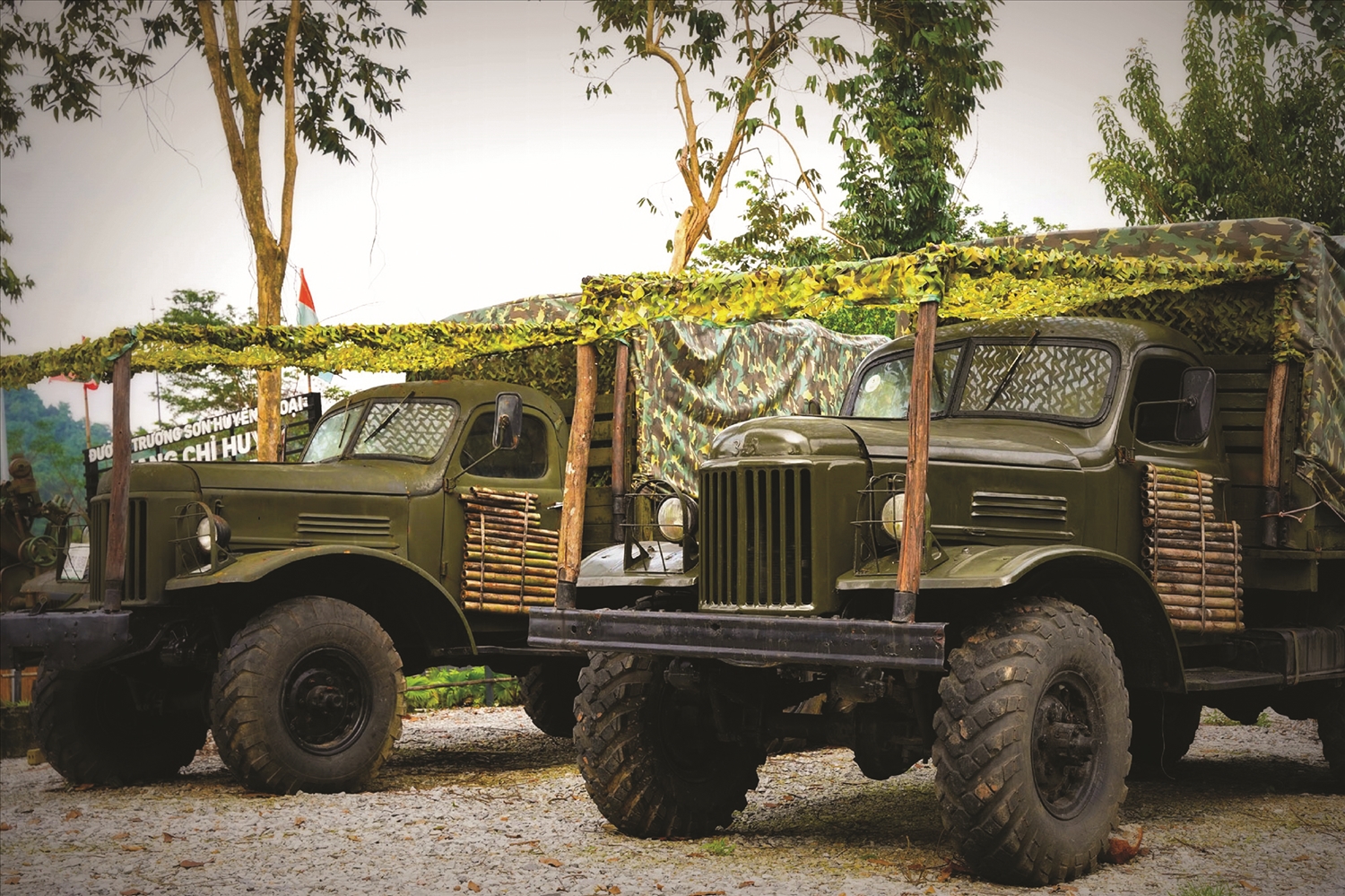 Du khách được ngồi trên chiếc xe Zil-131 quân sự huyền thoại trong chiến tranh, tái hiện chân thực cảm giác sau buồng lái của người lính lái xe Trường Sơn