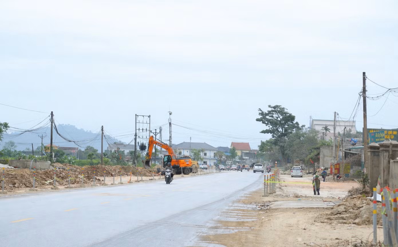 Không khí khẩn trương thi công trên công trình dự án nâng cấp mở rộng Quốc lộ 46