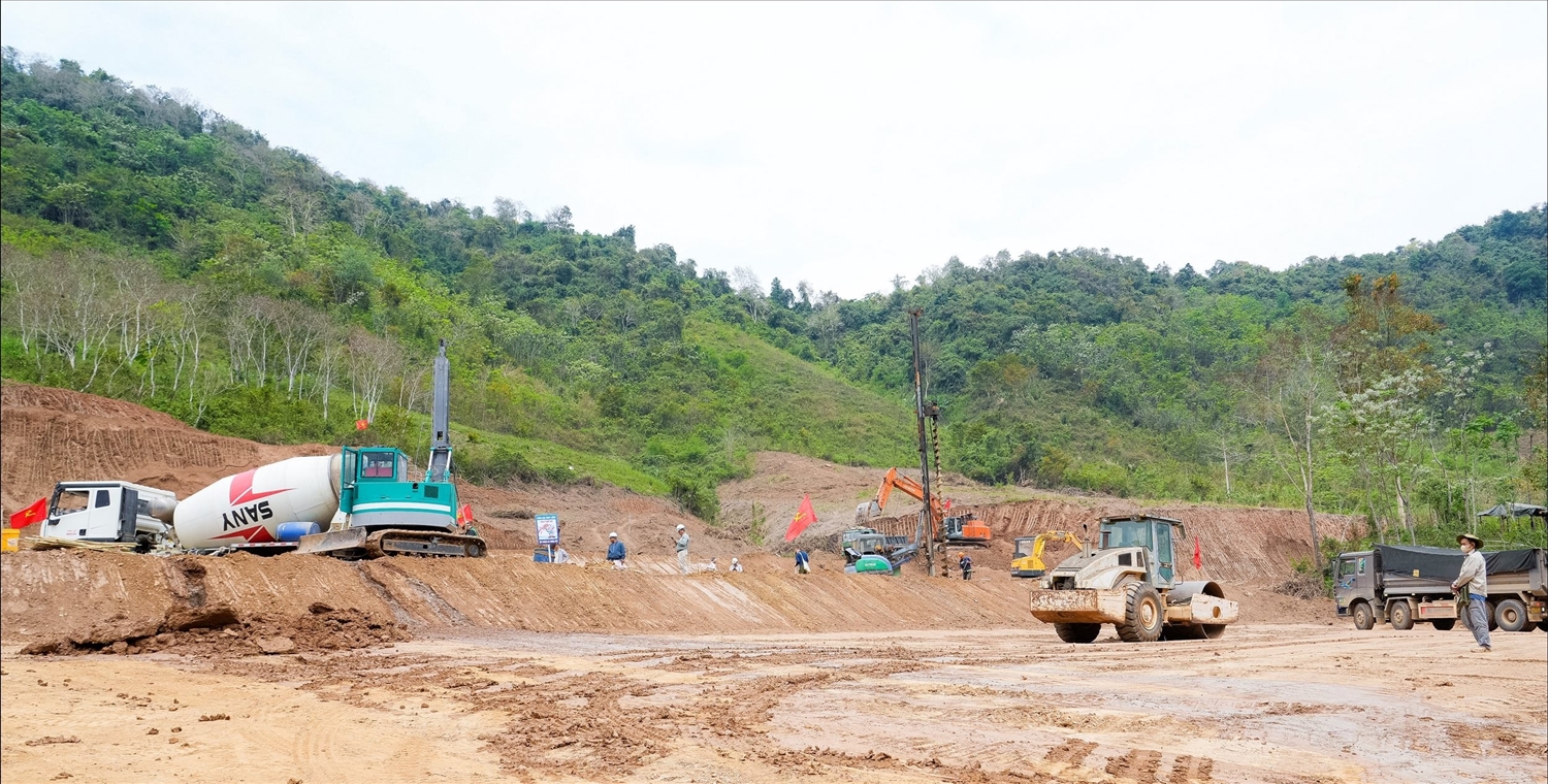 Công trình trường nội trú liên cấp tại xã Tam Thái đang được khẩn trương thi công