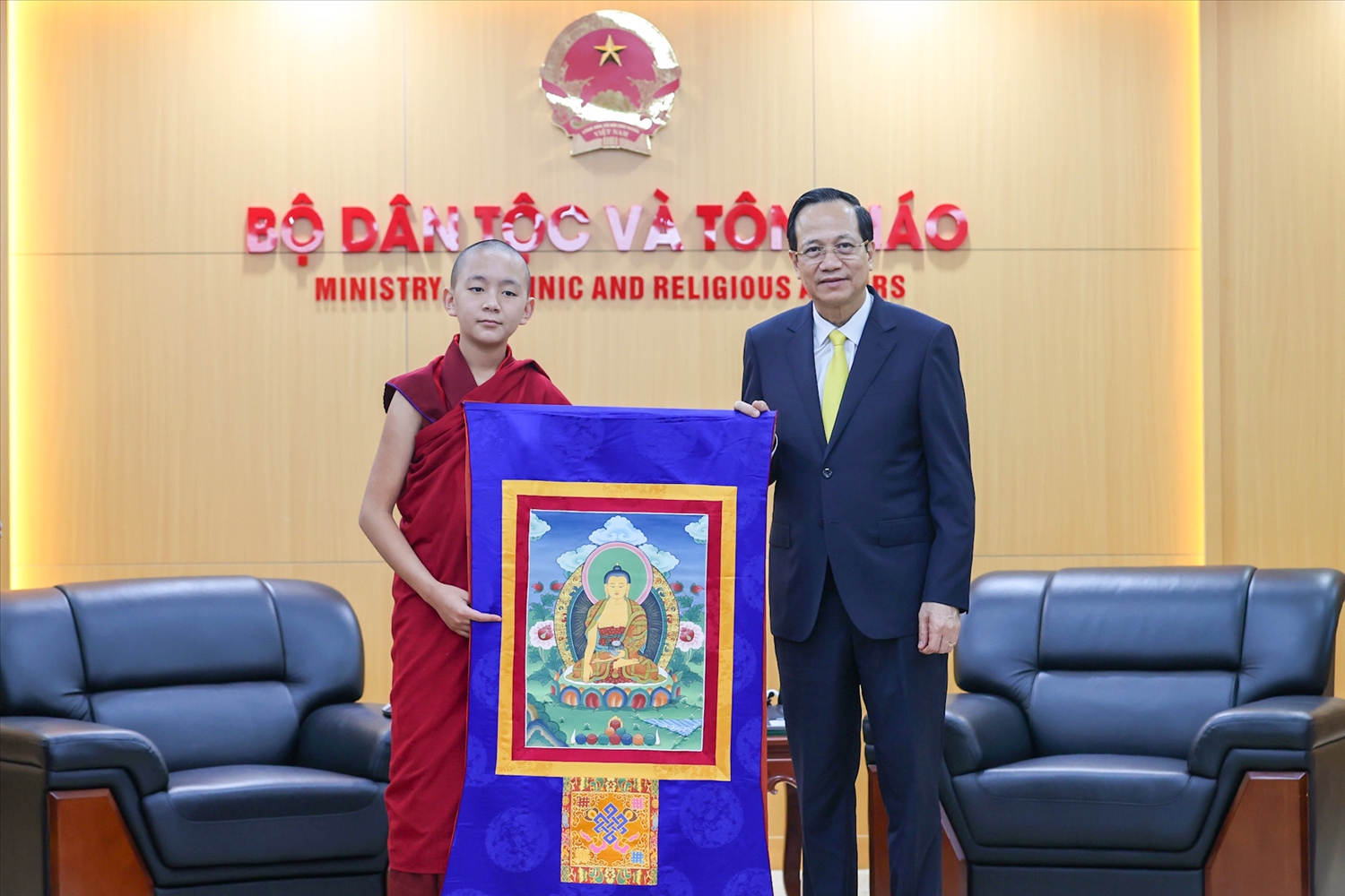 Bộ trưởng Bộ Dân tộc và Tôn giáo Đào Ngọc Dung tiếp Hoàng tôn Vairochana Rinpoche 5