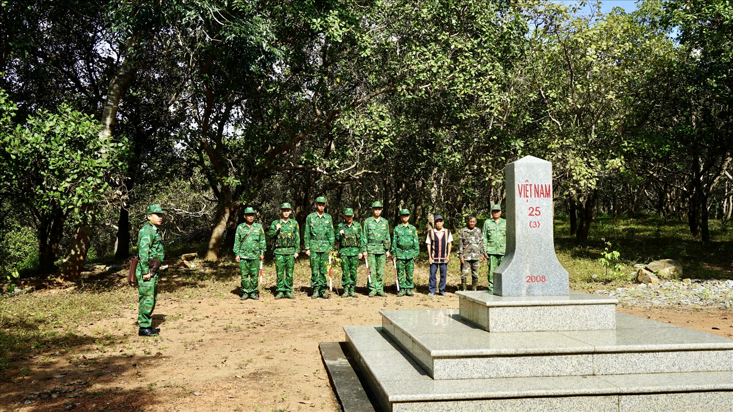BĐBP tỉnh tích cực phát huy vai trò của già làng, Người có uy tín và người dân trong quản lý, bảo vệ chủ quyền lãnh thổ, an ninh biên giới quốc gia