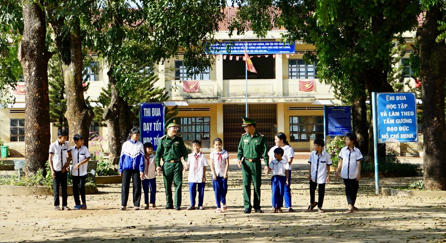  Chương trình Nâng bước em tới trường - Con nuôi Đồn Biên phòng đã chắp cánh ước mơ cho hàng trăm học sinh có hoàn cảnh khó khăn vùng biên giới