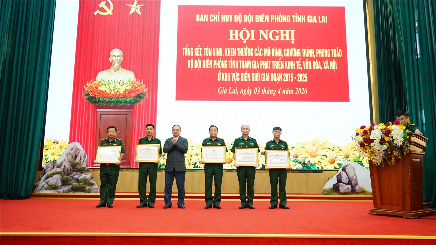 UBND tỉnh tặng Bằng khen các cá nhân có thành tích xuất sắc trong triển khai các mô hình, chương trình, phong trào 