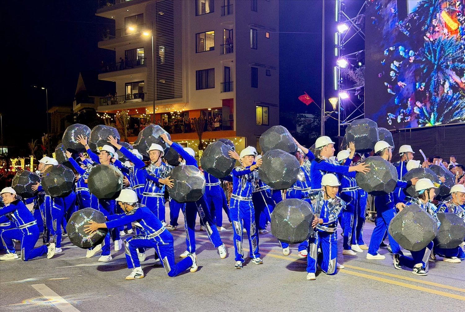 Nhiều màn nghệ thuật độc đáo, đậm chất Vùng mỏ kiên cường, bất khuất