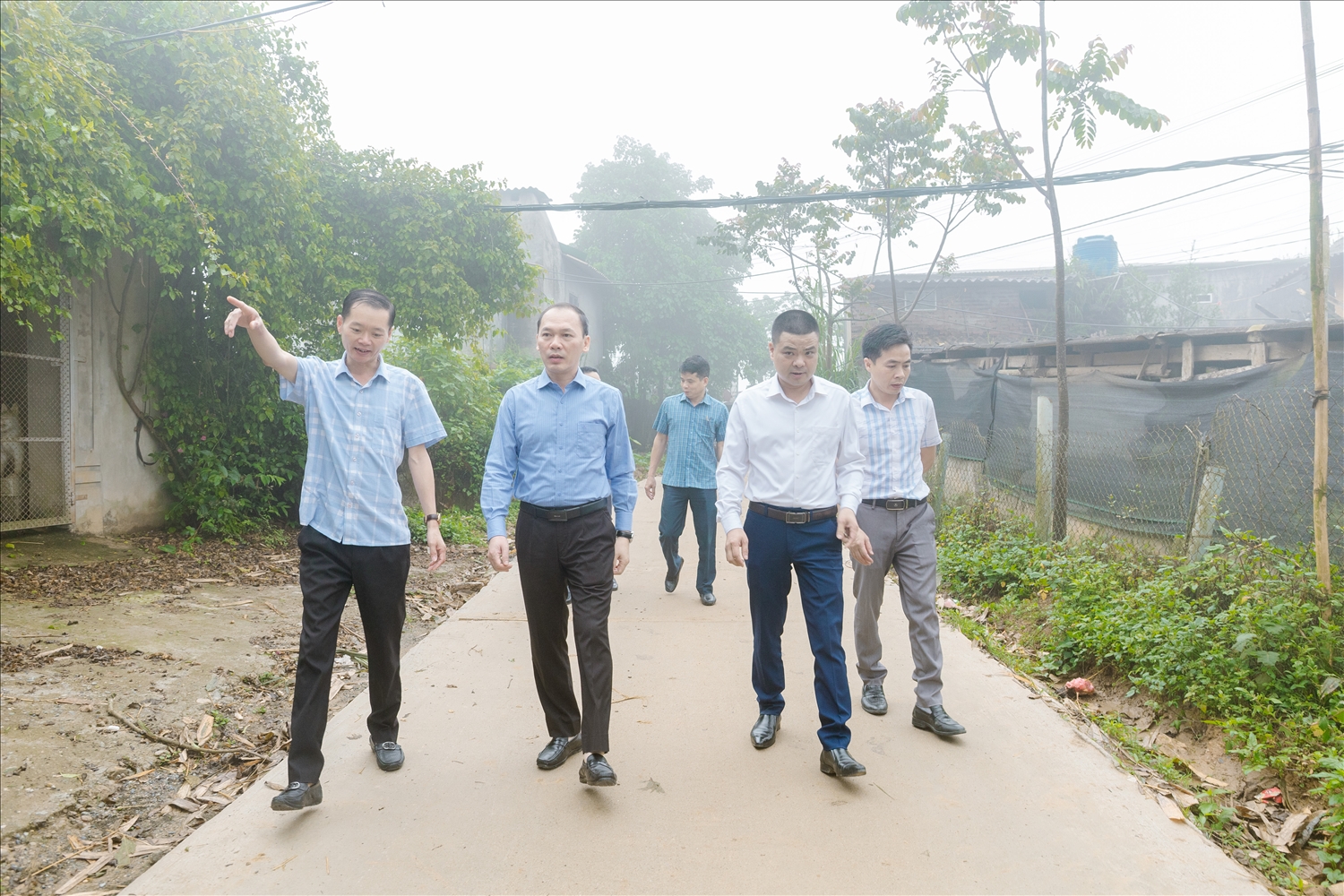 Đoàn công tác của Sở Dân tộc và Tôn giáo tỉnh Tuyên Quang kiểm tra thực tế các công trình thuộc Chương trình MTQG tại xã Pà Vầy Sủ