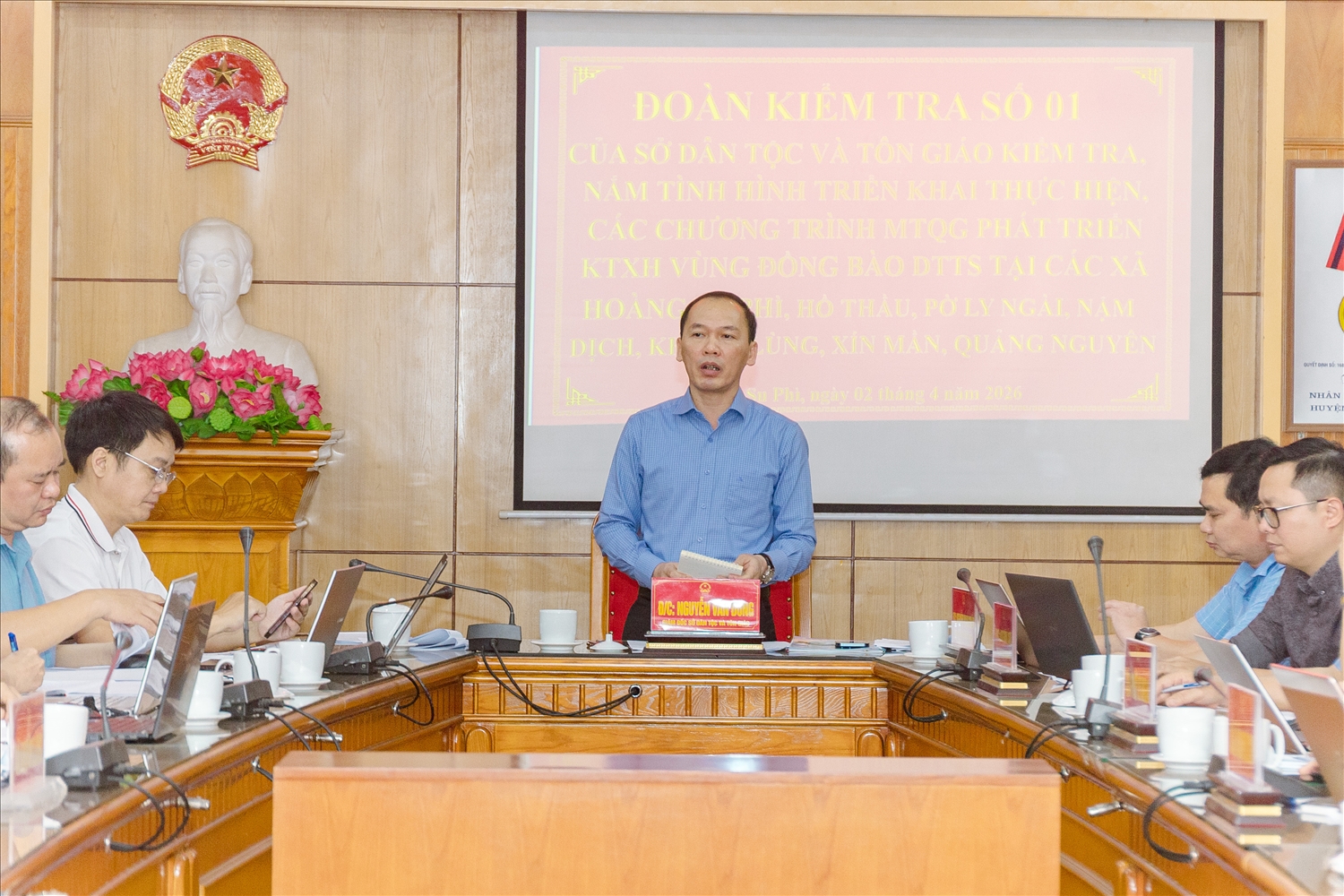 Giám đốc Sở Dân tộc và Tôn giáo tỉnh Tuyên Quang Nguyễn Văn Dưng phát biểu, ghi nhận những kết quả các xã đã đạt được trong quá trình triển khai Chương trình MTQG