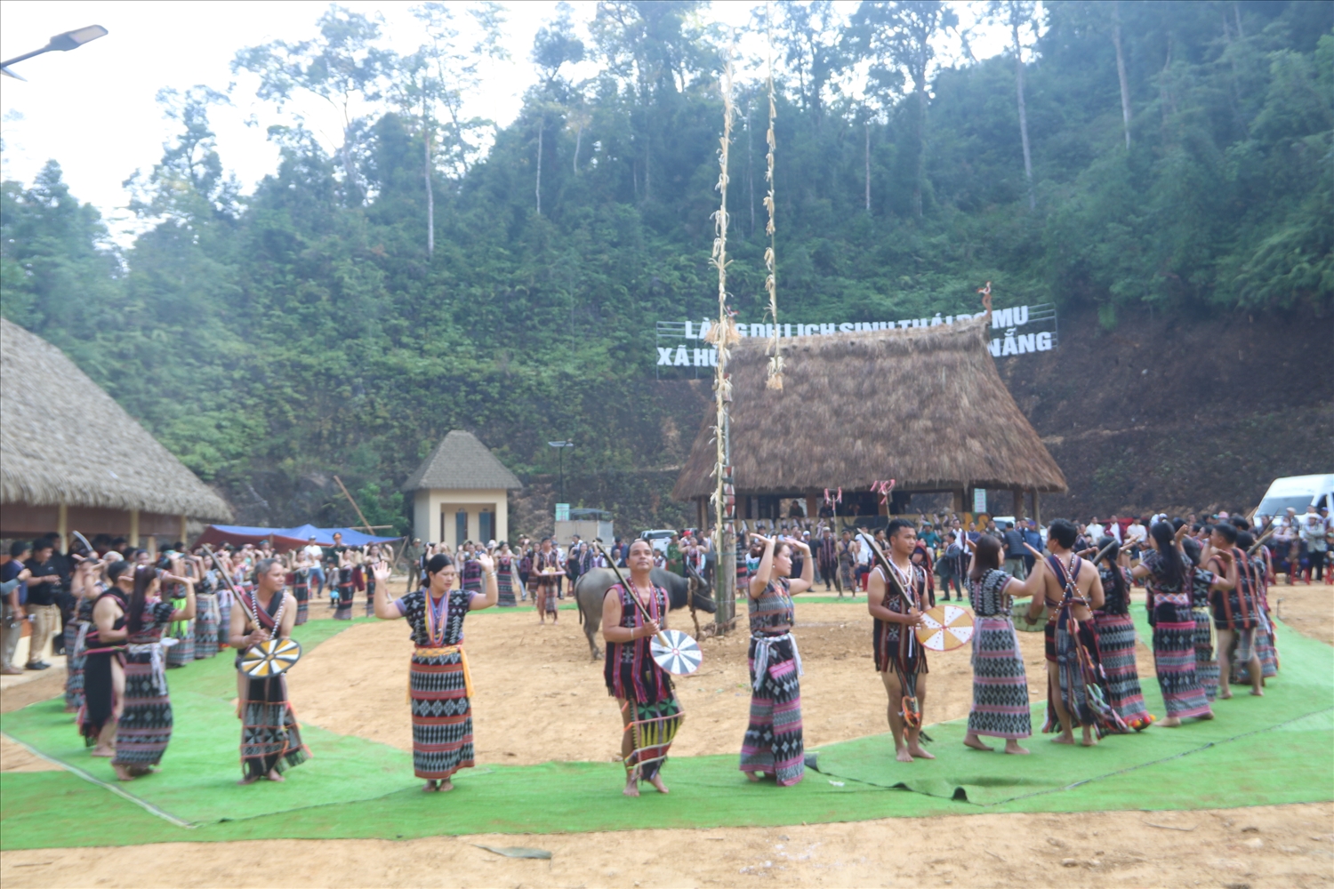 Lễ hội là dịp tạ ơn rừng và phát huy các giá trị văn hoá tốt đẹp của đồng bào Cơ Tu. (Ảnh HT)