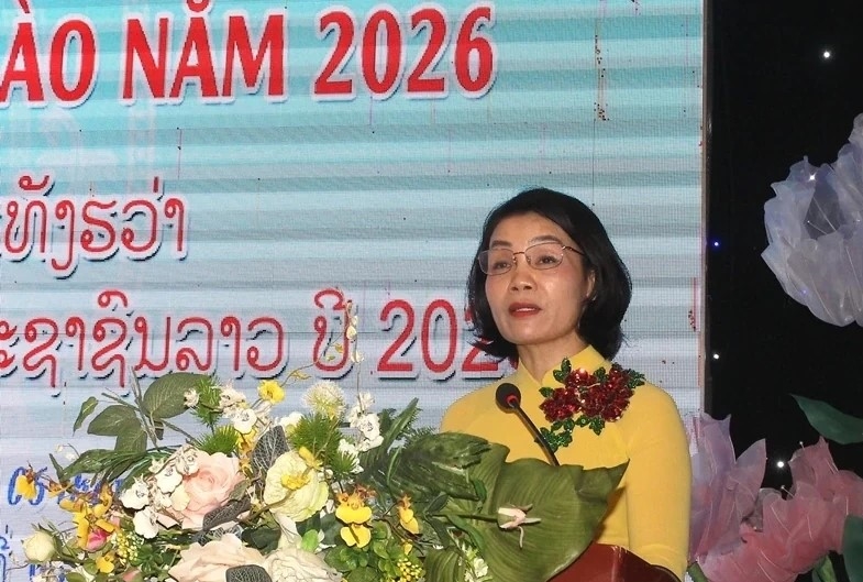 Phó Chủ tịch Thường trực Ủy ban MTTQ tỉnh, Chủ tịch Hội Hữu nghị Việt - Lào tỉnh Thanh Hóa Đỗ Thị Toán phát biểu tại buổi gặp mặt.