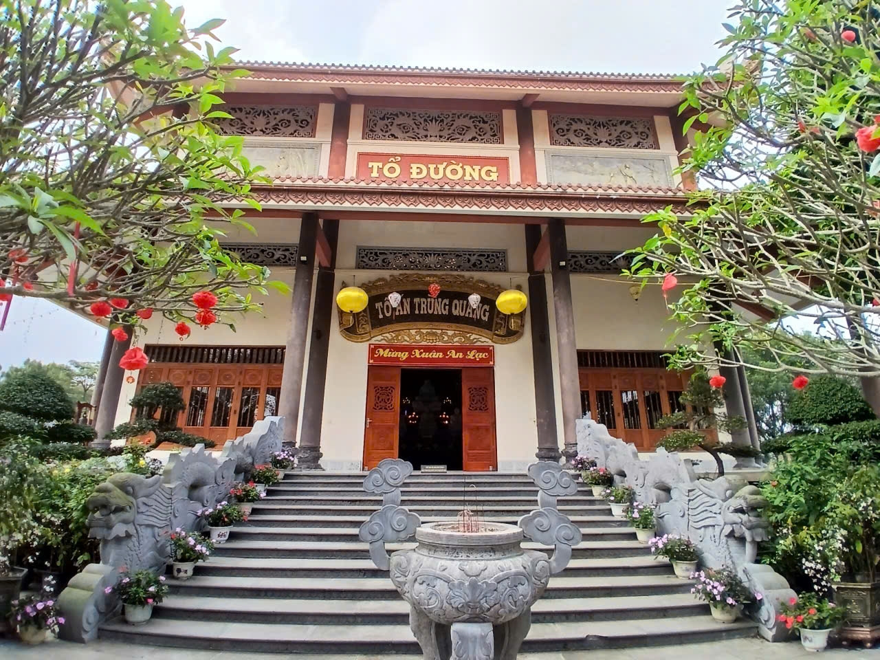 Khu nhà Tổ Đường tại Thiền viện Trúc Lâm Hàm Rồng – không gian thờ tự trang nghiêm, lưu giữ dấu ấn dòng Thiền Trúc Lâm.